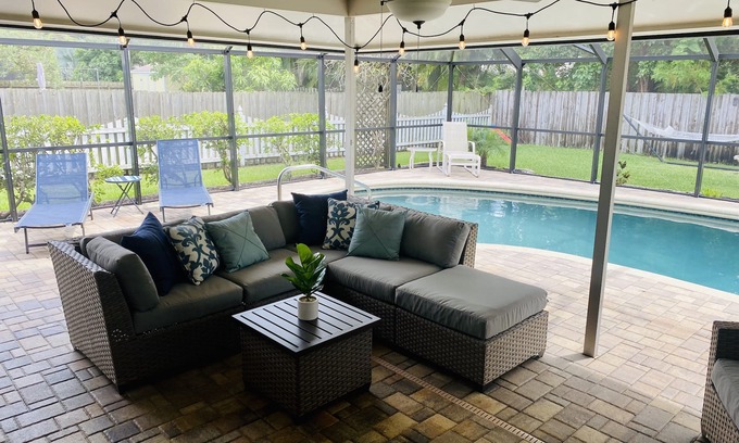 Sarasota Casa | HEATED pool, bike to Siesta, quiet street, 1 MILE to beach INTACT after storm