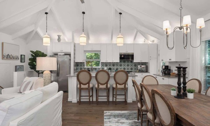 Southern Shores Casa | Dog Friendly, Hot Tub, Walk to Beach!