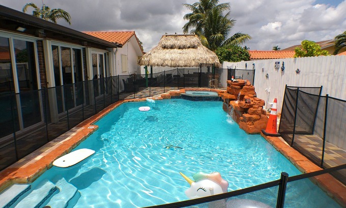 Kendale Lakes Cama Y Desayuno | Heated Pool & Full House.-Privated