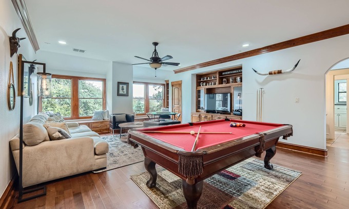 South River City Casa | Heated Pool / Hot Tub | 4,000+ SF | 10 Beds | Sleeps 16 hosted by PMI Austin Metro