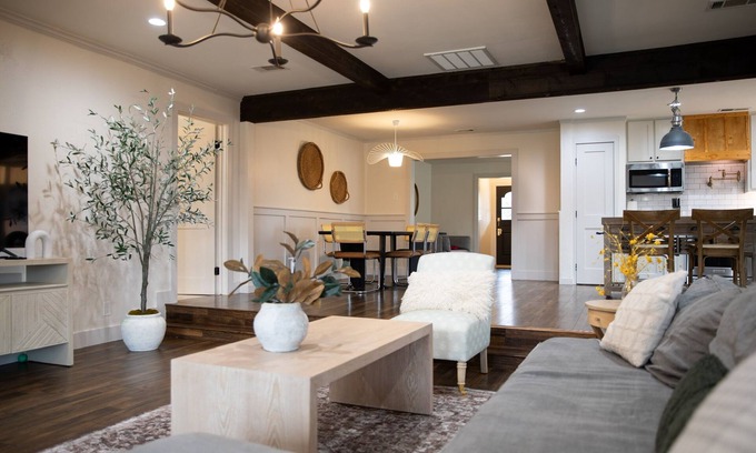 Little Forest Hills Casa | Heated pool, hot tub, large deck, pond, sleeps 7, Near Dallas Arboretum