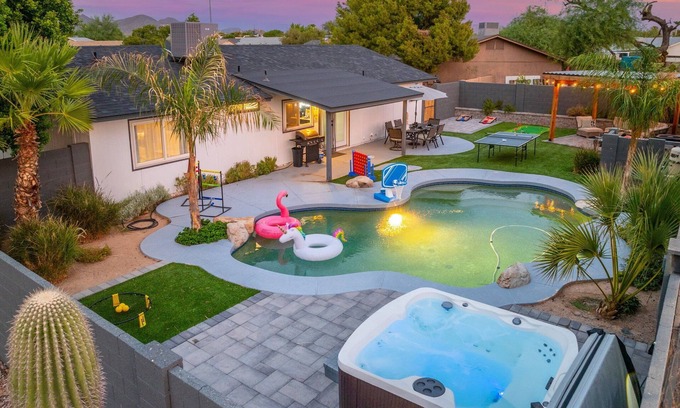 East Mesa Casa | Heated Pool~Hot Tub~Ping Pong~King Bed~Yard Games