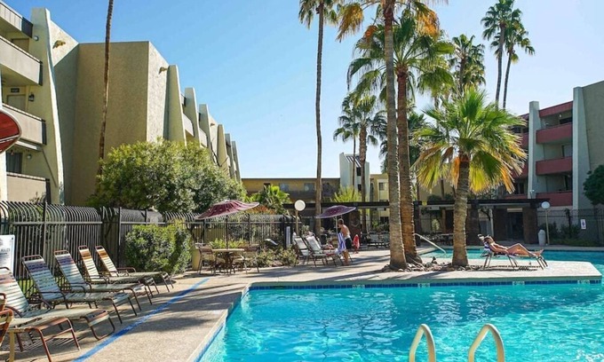 South Scottsdale Condominio | Heated Pool & Hot Tub-Walk to Old Town Condo!