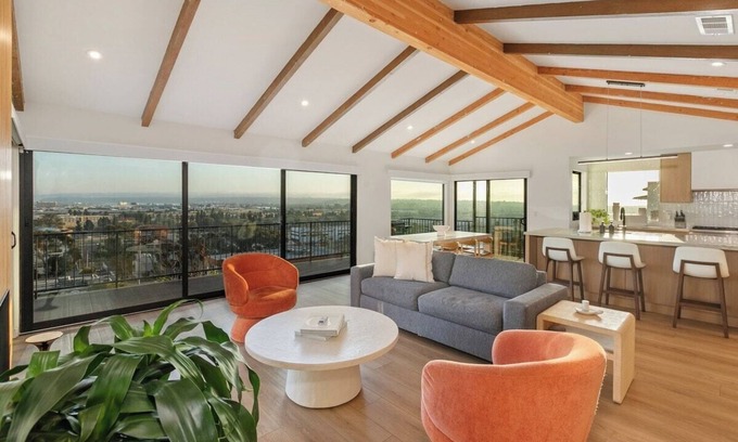 Mission Hills Casa | Heated Pool-Jacuzzi-King Bed-City Views-Chic Decor