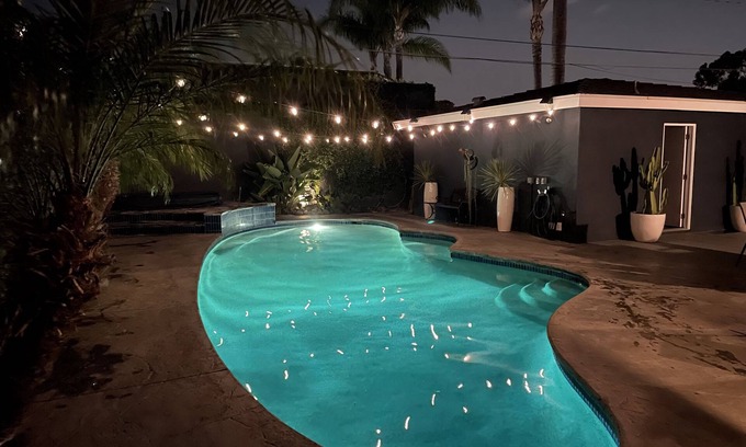 Downtown Casa | HEATED POOL & JACUZZI, QUIET, AIRY SPA LIKE BACKYARD, NEAR NEWPORT BEACH