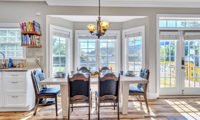 Winston - Salem Casa | Heated Pool King Bed Jacuzzi Bath Arcade