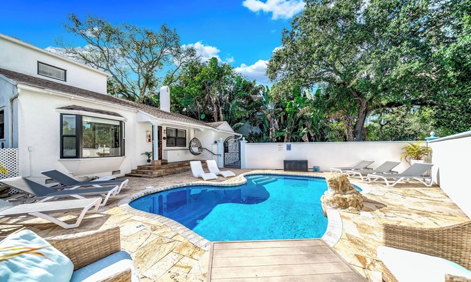 Downtown Fort Lauderdale Casa | Heated Pool! Massive Gem+Close To Beach & Shops!