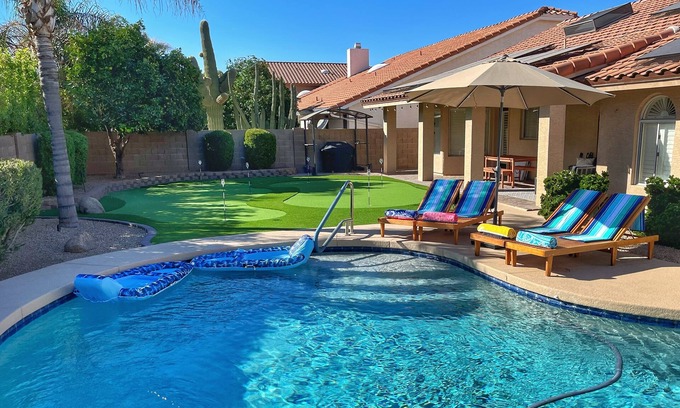 Paradise Park Vista Casa | Heated Pool, Putting Green & Arcades in LUXE Home! 3-mi to Waste Management Open