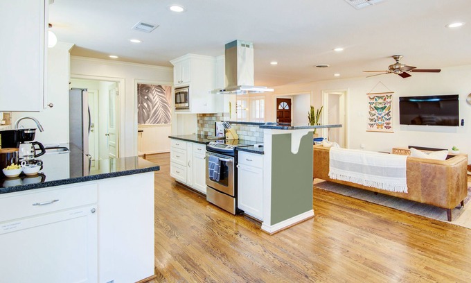 Woodlake - Briar Meadow Casa | Heated Pool Retreat 10min -> Galleria+Top Dining