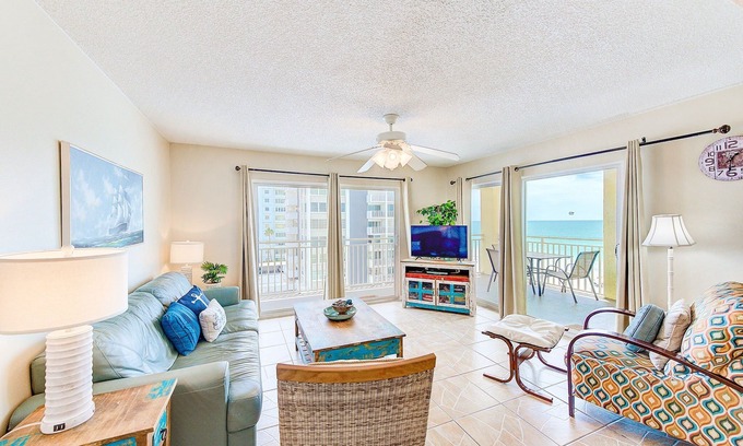 North Redington Beach Condominio | Disfruta del estilo de vida en la playa con 9 de tus amigos más cercanos. 403