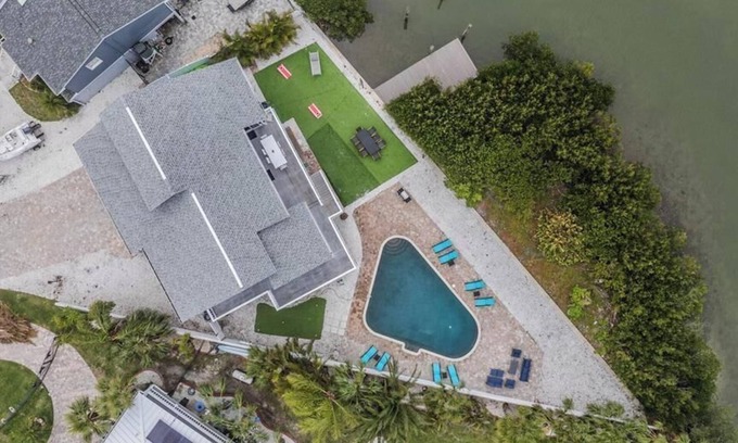 Indian Rocks Beach Casa | Heated Pool Waterfront Boat Slip Pets Games 7BR