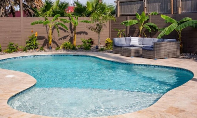 South Padre Island Condominio | Heated Pool, Top-Floor Condo @ Beach Center