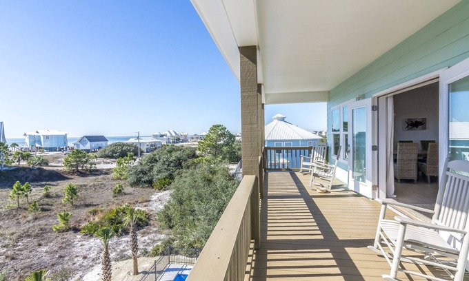 Surf Side Shores Casa | Piscina PRIVADA, vista al mar, se encuentra a 200 yardas de la playa en un entorno privado