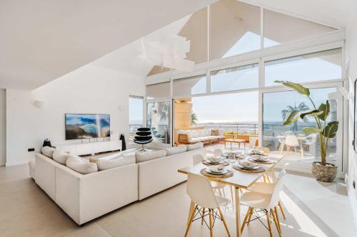 Nueva Andalucia Apartamento | HEATED ROOFTOP POOL PENTHOUSE VIEWS MAGNA MARBELLA