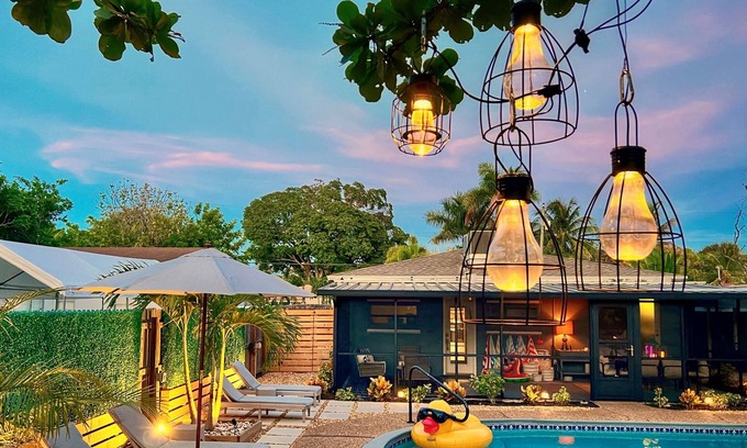 South Middle River Casa | 2 Bedroom \ 2 bath \ heated Salt Water Pool Family Fun & Pet Friendly