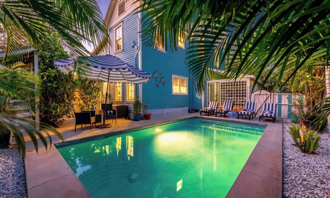 Bradenton Casa | Labour day special!15 min to Beaches .Heated pool!