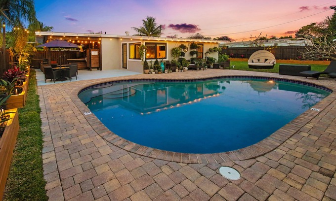 Pompano Beach Casa | HEATED SALTWATER POOL,KING BED,PET/ FRIENDLY PEACEFUL RETREAT