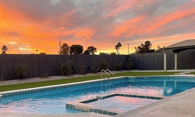 Enterprise Villa | Heated Spa, 5mins to Allegiant, 8mins to Strip