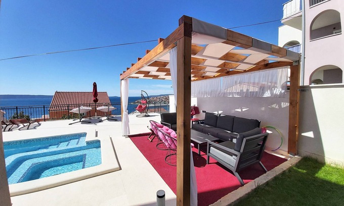 Businci Apartamento | Impresionante apartamento con vistas al mar con jacuzzi ap7