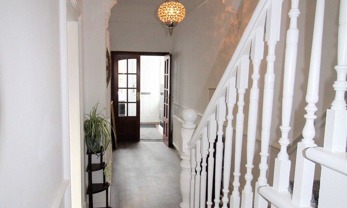 Heaton Casa | Heaton - 5 Large Beds - Period Property - Newly Refurbished