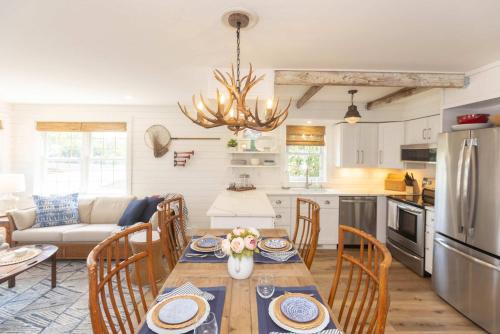 Fontana-on-Geneva Lake Casa | Heaven on Earth 2 BDR Fontana Flat Walk to Lake