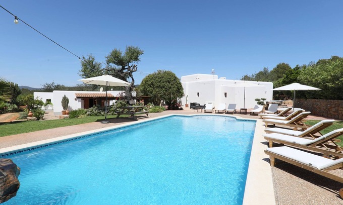 Santa Eulalia del Rio Villa | Heavenly Villa "Can Caseres" con piscina de agua salada, huerto y vistas a la montaña