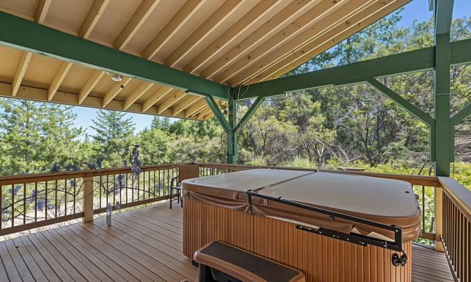 Groveland Casa | Heavenly Hilltop - 3-Level Home with Game Room by Yosemite Region Resorts