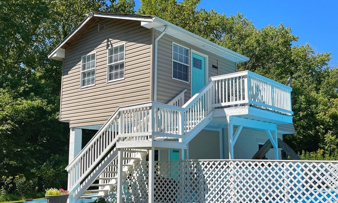 Luray Cabina | Heaven’s Oasis- Riverfront cabin with hot tub!