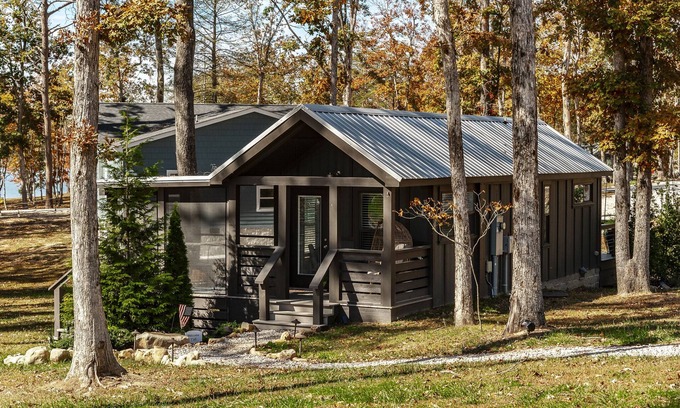 Tracy City Casa | Heavensent Tiny Home @ The Retreat at Water's Edge - Lake Views!