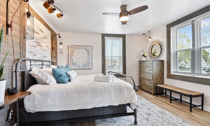 Heber Casa | Heber cutie, pets ok, hot tub, sleeps 5, fire pit