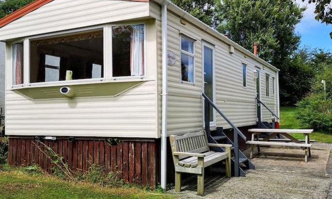 Rhosybol Apartamento | Hedgehog Holiday Home in the countryside, 10 mins to Lligwy beach