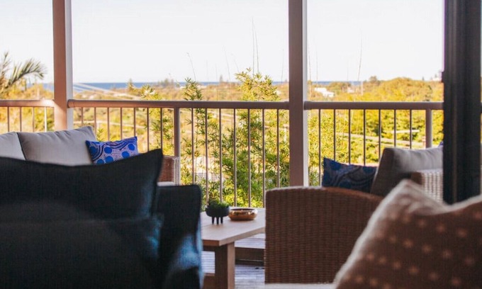 Aroona Casa | heerful family home with stunning views