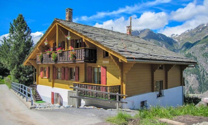 Graechen Apartamento | Heimine by Interhome