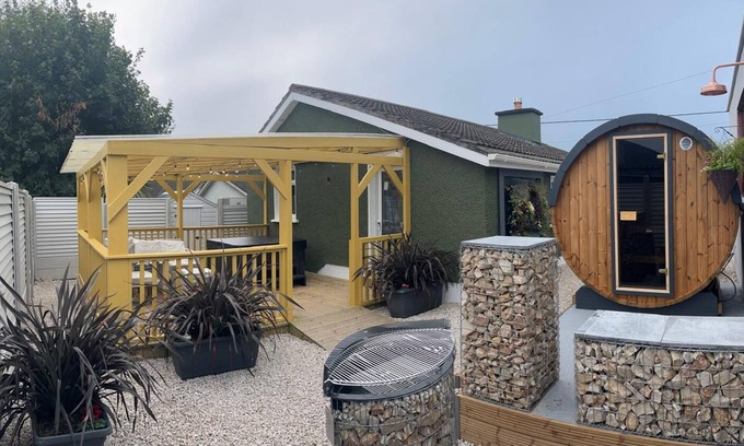 Ballina Casa | Heirloom Lodge, a cozy one-bedroom rental infused with luxurious touches.