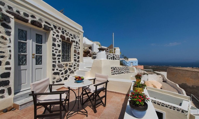 Finikia Hotel | Heliophos Boutique Caves