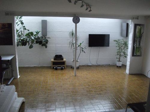 Munchen District Apartamento | Helle große Souterrainwohnung mit eigenem Eingang