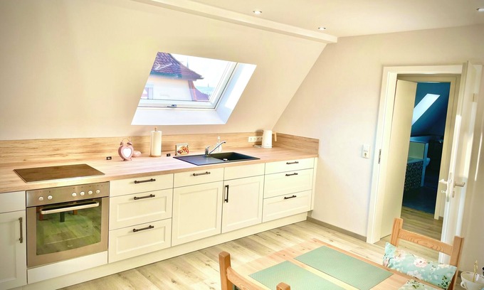 Frensdorf Apartamento | Helle NEU Renovierte Ferienwohnung mit Großer Dachterrasse