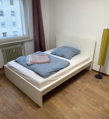Gelnhausen Otro | Helles Zimmer in Wohnung mit Balkon