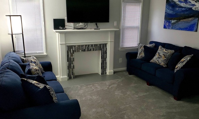 Detroit Casa | HELLO DETROIT! Welocme to our newly renovated 3 bedroom home -14mins to downtown