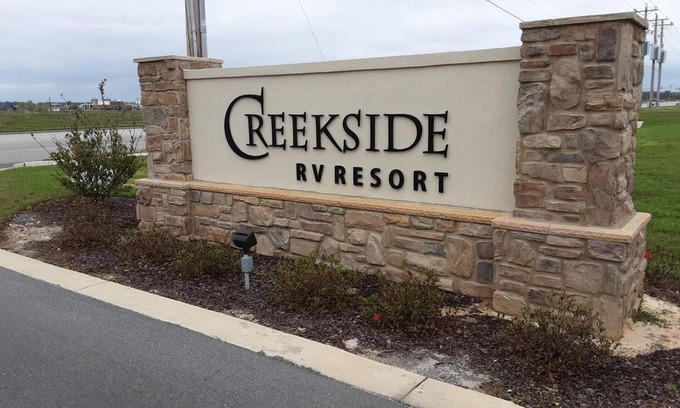 Foley Alquiler De RV | Hello fellow travelers. Join us here at Creekside RV Resort.
