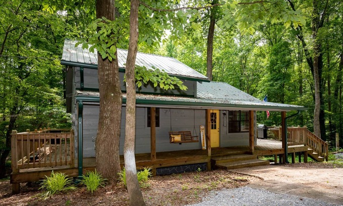 Walland Cabina | ☀️ Hello Sunshine, 2 bdrm/1 bath, hot tub & more