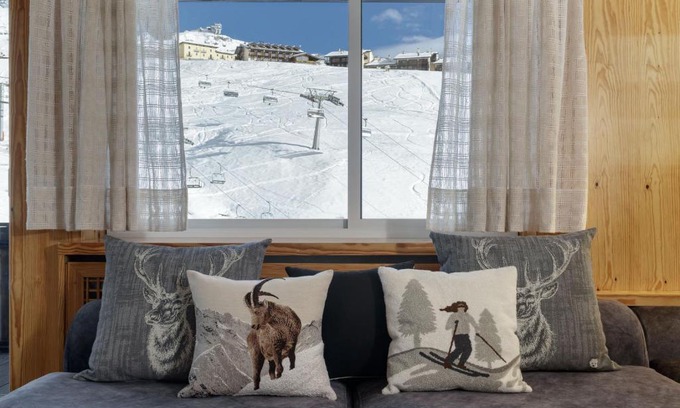 Cervinia Apartamento | HelloCHALET - The View - Ski to door with Matterhorn view