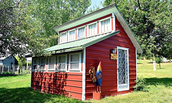 Sturgis Cabina | Hen House / Bunk House