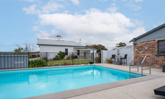 Gravelly Beach Casa | HENDERSONS - Gravelly Beach, Tamar Valley