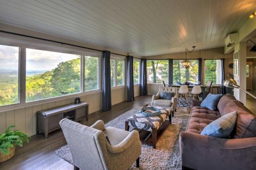 Laurel Park Casa | Hendersonville Home with Views - 3 Mi to Downtown!