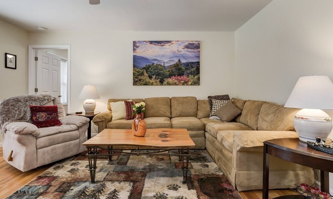 Hendersonville Casa | Hendo Rancho en el centro histórico de Hendersonville