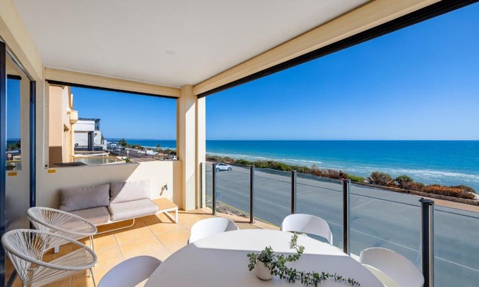 Henley Beach Casa | Henley Beachfront Luxury Home With Sauna Just 200m From Henley Square!