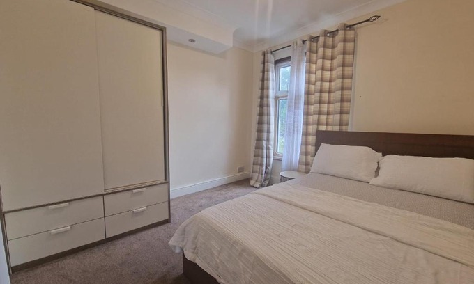 Loxford Apartamento | Henley Road Upstairs Flat