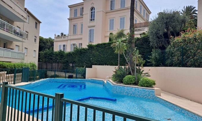 Prado - Republique Condominio | HENRI CAMILLE REAL ESTATE -Beautiful one bedroom swimming pool and parking