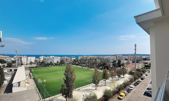 Pointe Croisette Condominio | HENRI CAMILLE REAL ESTATE -ARMOR - Sea view, big terrace, sunny 1 bedroom